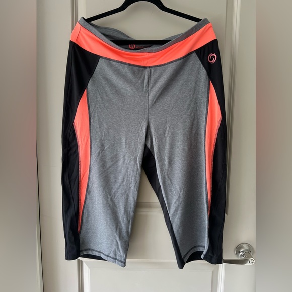 NWT Addition Elle combo work out set - tank top (3X) and leggings (1X) - Picture 10 of 11